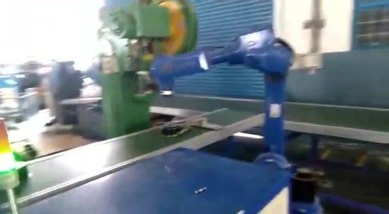 鍋鍋の調理器具の作成のための自動ロボット腕機械
