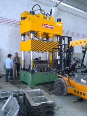 効率的で正確な洗碗機 金属のフェンス 形成 CNC ハイドロリックプレス