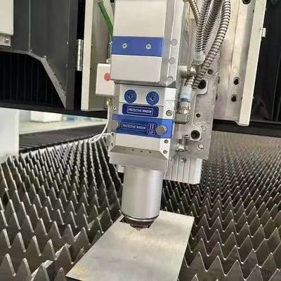 3KW 高功率精密CNCシート金属レーザー切削機 家具機械航空宇宙および電子産業用