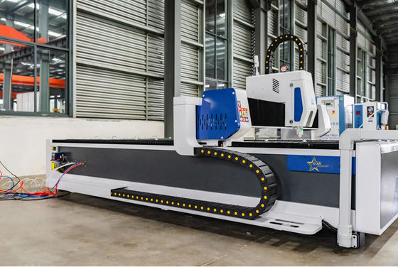 高性能 3000w CNC メタルレーザー切断機をカスタマイズすることができます