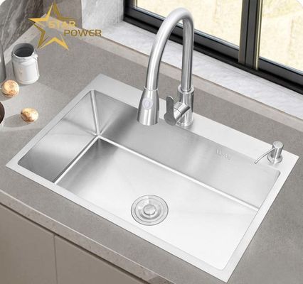 家庭 の キッチン で の ステンレス スチール の 手洗面 槽 の 維持 が 容易 な 状態