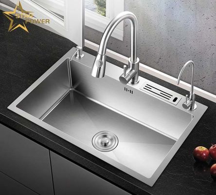 家庭 の キッチン で の ステンレス スチール の 手洗面 槽 の 維持 が 容易 な 状態