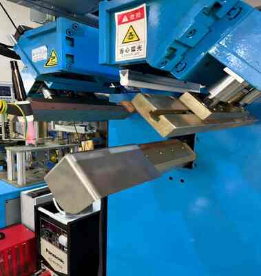 垂直シームおよび底コーナー用の CNC 溶接機 - 特殊溶接機