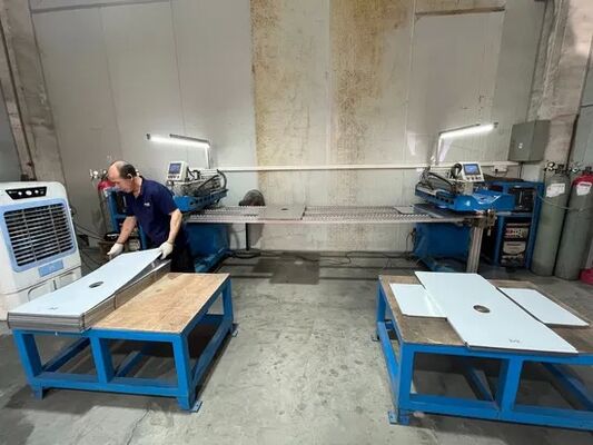 専門 的 に 作ら れ た 手作りの シンク テクノロジー